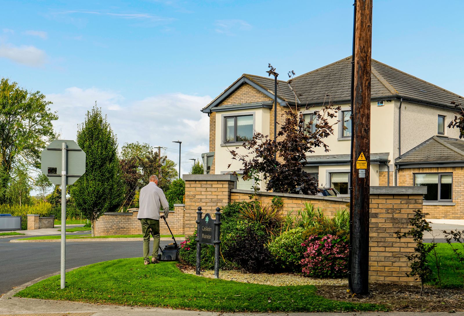 Well-maintained garden with manicured lawn and trimmed hedges